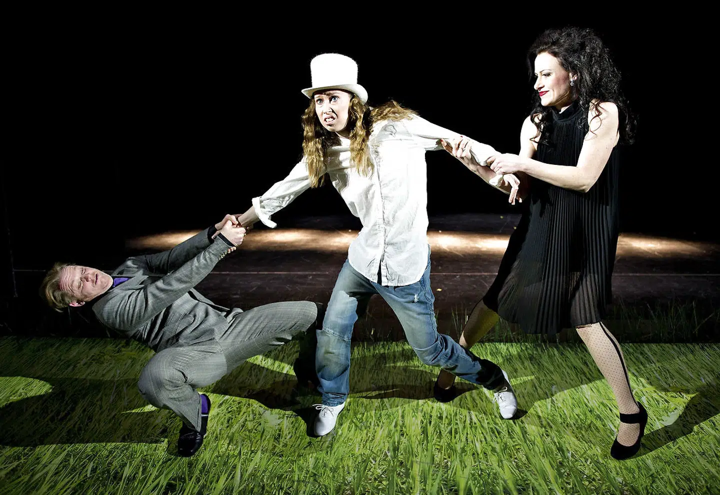 Her Merete Mærkedahl (i midten) under opsætningen af Shakespeares kærlighedskomedie Helligtrekongersaften på Aalborg Teater i 2011.