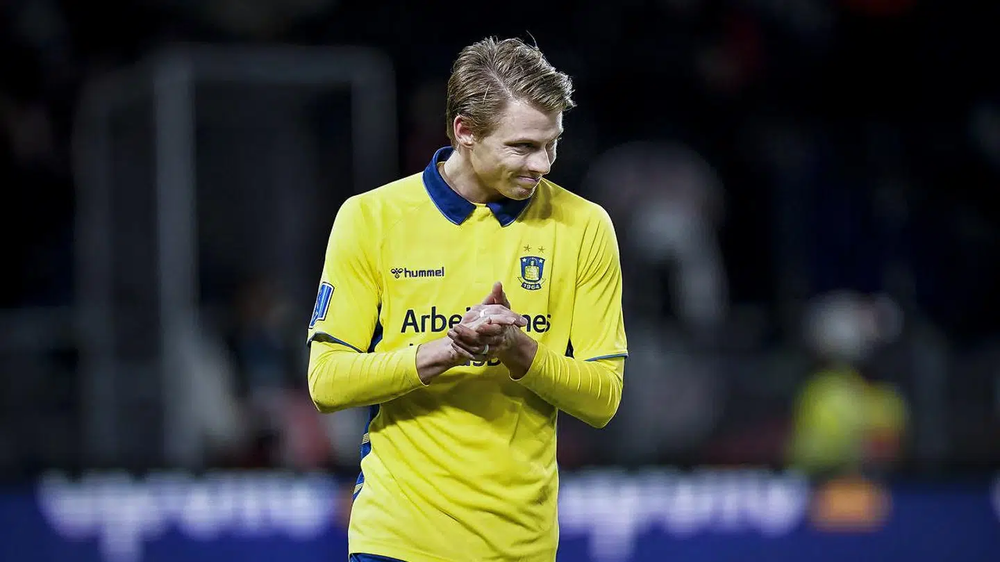 Hedlund blev ikke mere populær af at skyde en bold efter assistenttræner Jesper Sørensen.