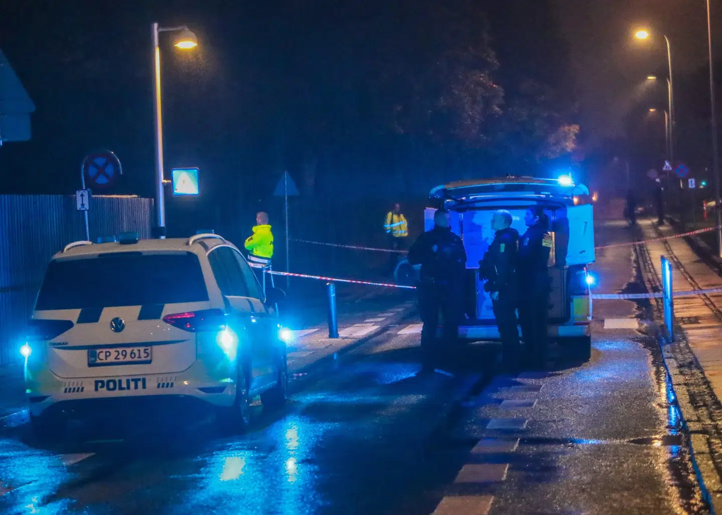 Politiet til stede i Hvidovre. Foto: Presse-fotos.dk.