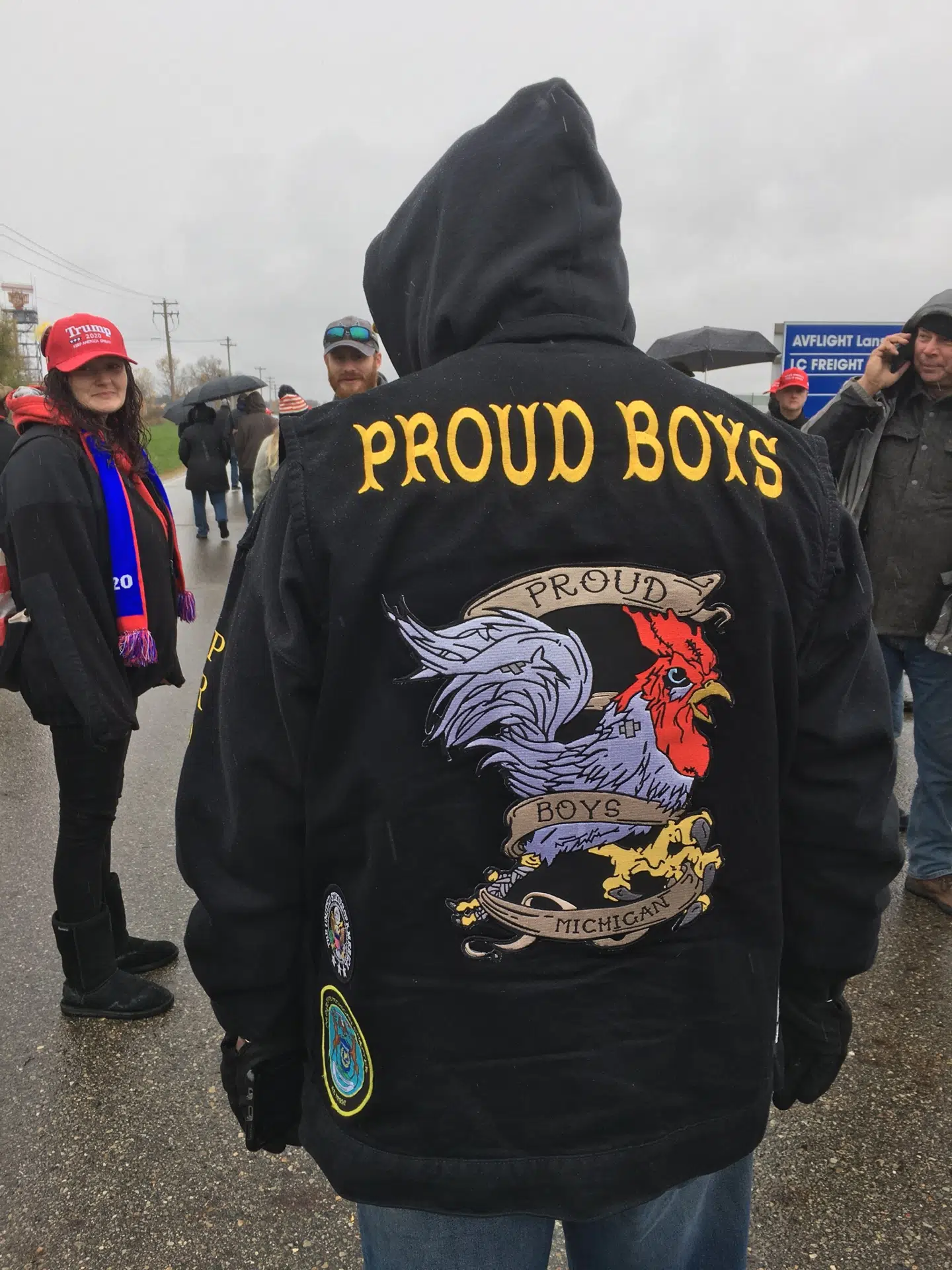 Et medlem af den højreekstremistiske gruppe 'The Proud Boys'.