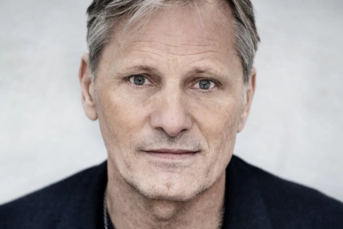 - Det kniber lidt med at finde ordene nogle gange, men det går lidt bedre nu end i morges, siger Viggo Mortensen om det danske sprog. Liselotte Sabroe/Ritzau Scanpix