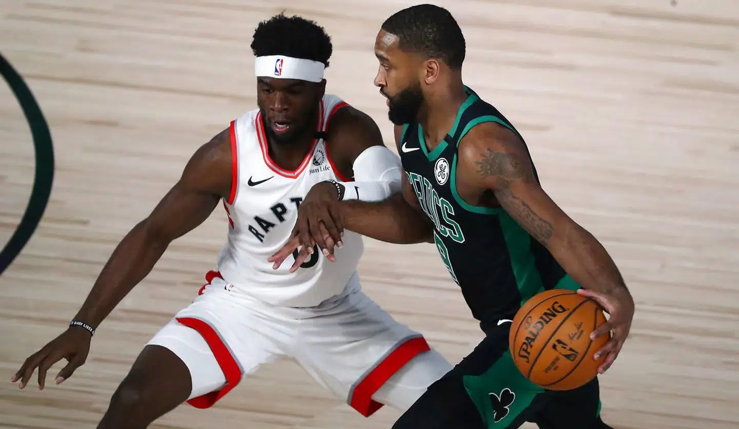 Terence Davis (tv.) i kamp for Toronto Raptors.