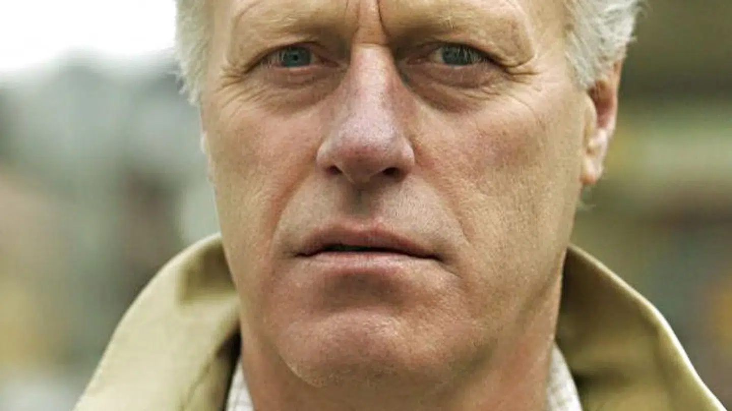 Det er Tom Hagens forsvarer, der har rådet ham til ikke at deltage i nye afhøringer, efter at han er blevet sigtet for at have dræbt sin kone, Anne-Elisabeth Hagen, skriver det norske medie Dagbladet.