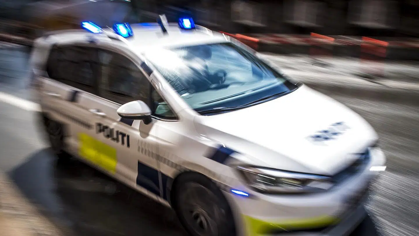 Kvinden blev ramt af en bil tirsdag kort efter klokken 14, hvor hun gik ud i et fodgængerfelt på Ll. Sact. Mikkels Gade i Viborg.