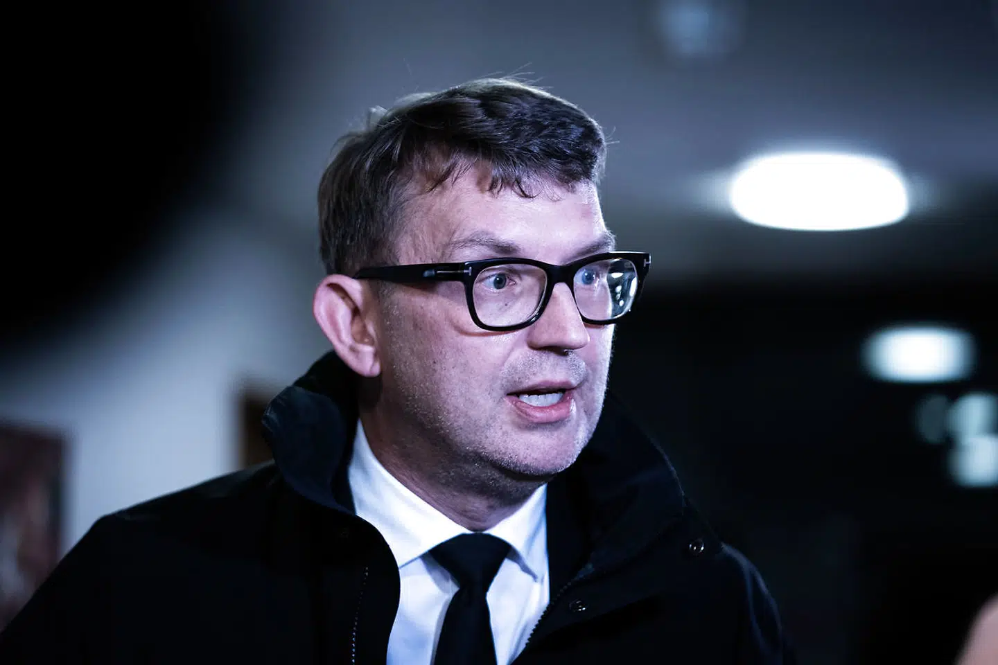 Troels Lund Poulsen (V) ankommer til forhandlinger om corona-kompensation. Folketingets partier - minus Dansk Folkeparti og Liberal Alliance - forhandler videre om yderligere corona-kompensation til erhvervs- og kulturlivet efter yderligere restriktioner i Erhvervsministeriet tirsdag den 27. oktober 2020.. (Foto: Emil Helms/Ritzau Scanpix)
