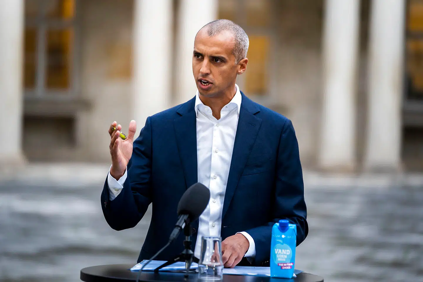 Integrationsminister Mattias Tesfaye erkender, at den danske grundlov i dette tilfælde beskytter en morder og sikrer ham 100.000 kroner udbetalt af staten i det nye år.