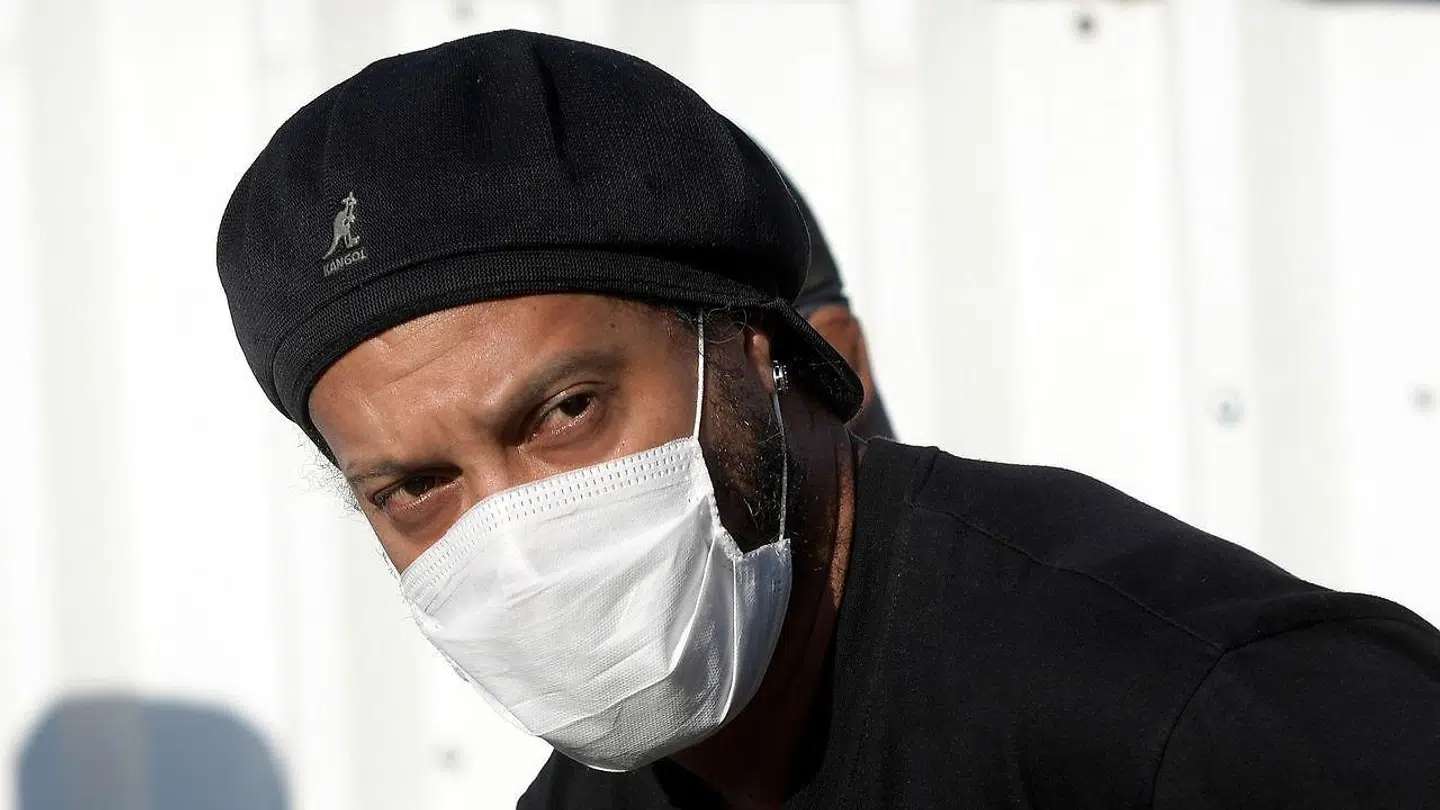 Ronaldinho er blevet testet positiv for coronavirus.