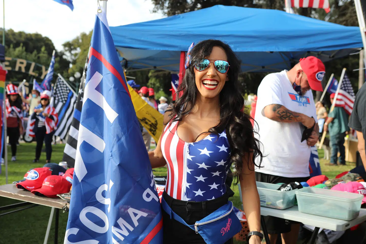 Deltager i Freedom Rally i Beverly Hills.