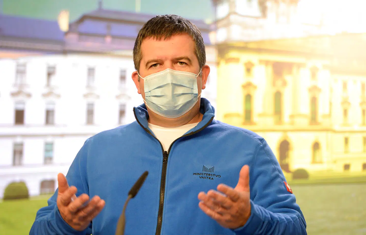 Indenrigsminister Jan Hamacek mener, at sundhedsministeren må gå af.