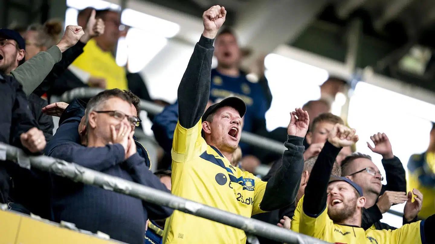 Brøndbys fans køber billetter uden at kunne se kampen mod Midtjylland.