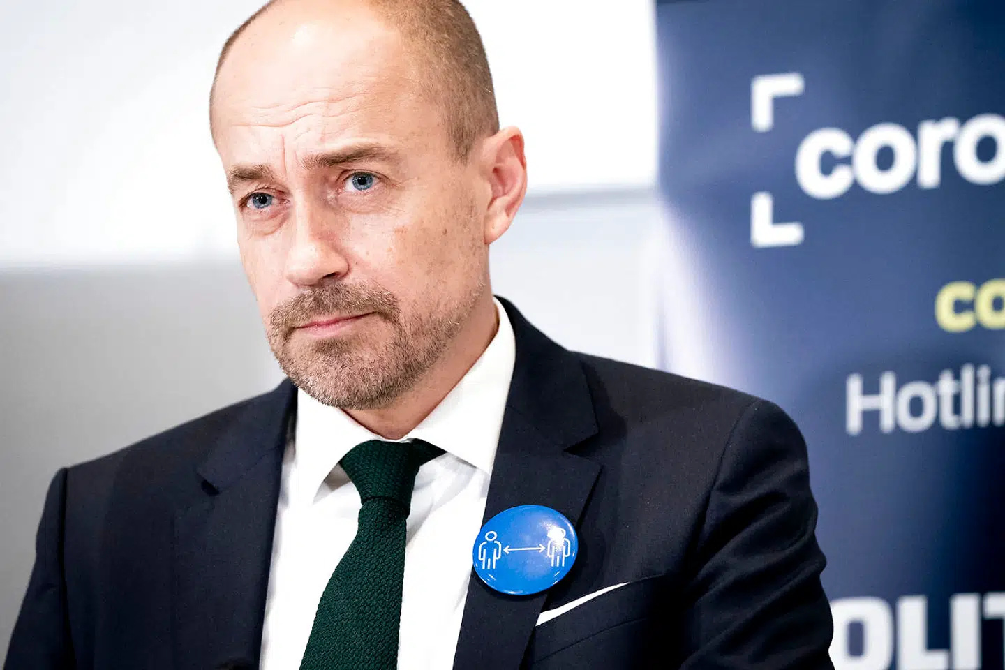 Sundhedsminister Magnus Heunicke (S) er forelagt den nyeste redegørelse fra Styrelsen for Patientsikkerhed. Her kommer det frem, at patienter med akut hjertesygdom og blodforgiftning er overset eller har fået forsent behandling under coronakrisen. Han dog ikke nogen kommentarer.