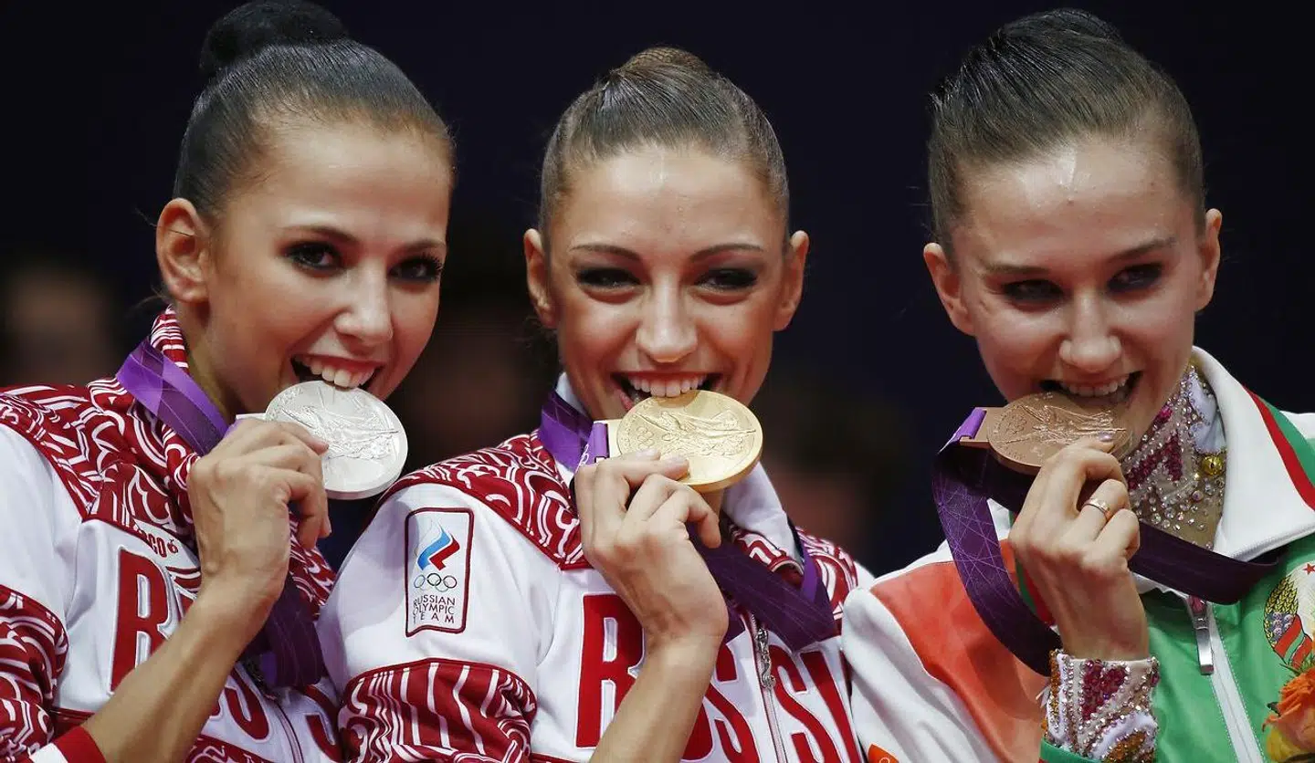 Daria Dmitrieva (tv.) vandt OL-sølv i 2012.