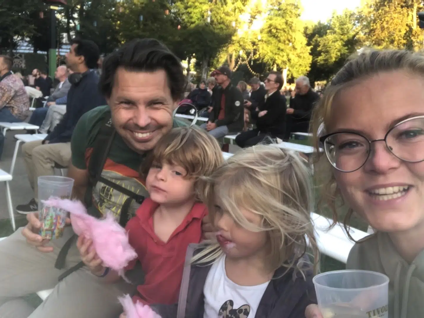 Familien Levisen: far Brian, den verdensberømte Morgan, søsteren Rita My og moren Louise.