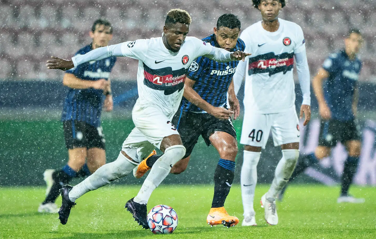 FC Midtjyllands Frank Onyeka against Atalanta's Luis Muriel in the Champions League group D match FC Midtjylland against Atalanta at MCH Arena in Herning, Wednesday 21 October 2020 .. (Photo: Henning Bagger / Ritzau Scanpix)