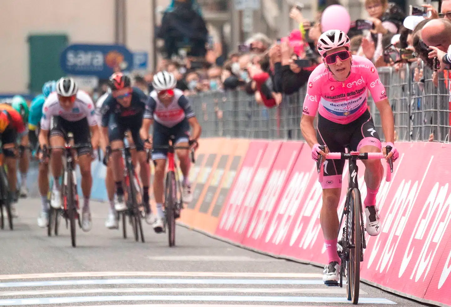 Almeida har selvtilliden med sig, for det var alligevel et sats at risikere, at nogen kunne køre kontra på ham eller ligefrem sætte ham.