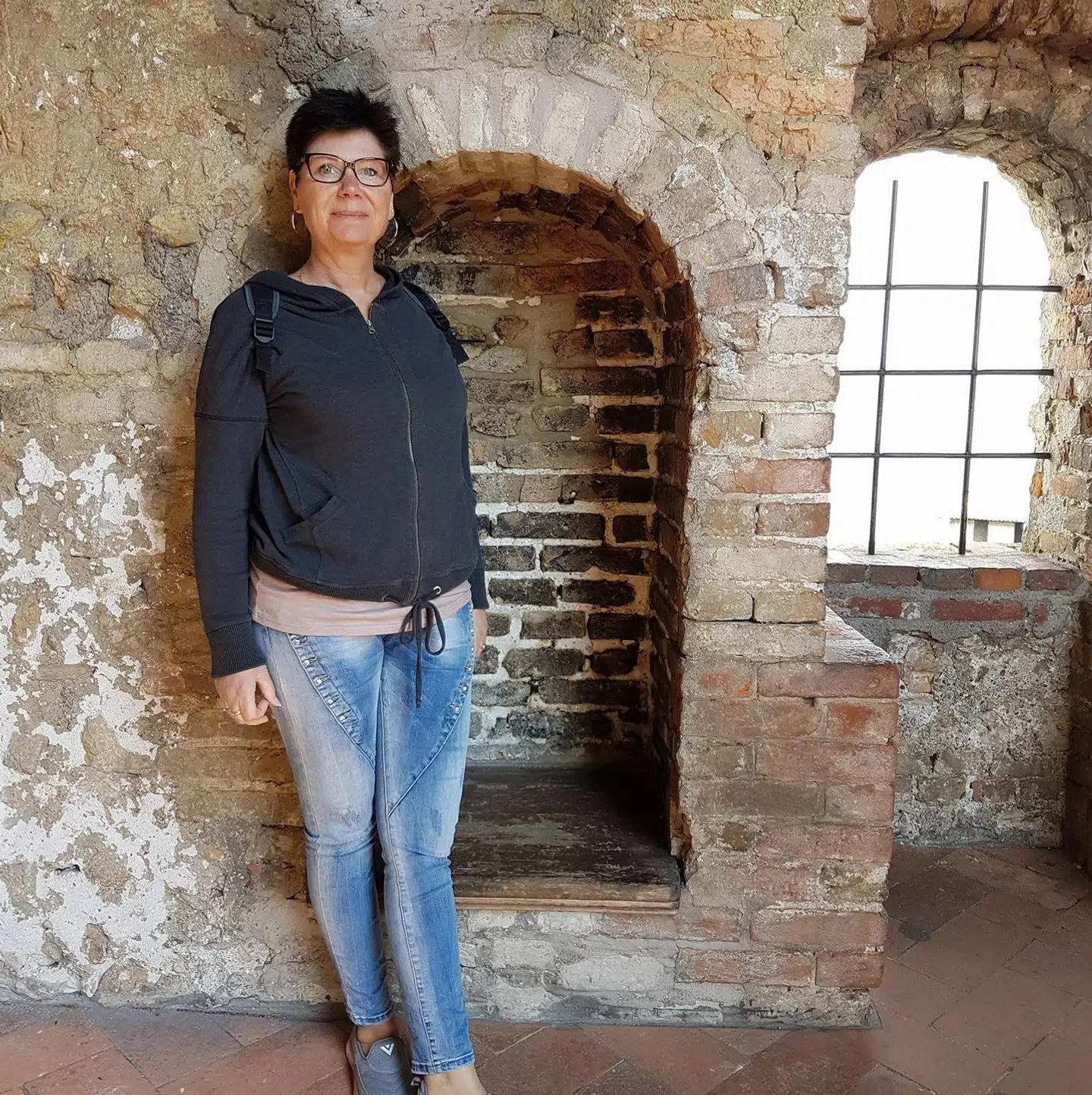 Jeanett Agerup Præst mener, at når man sammenligner en hånd på et lår med seksuelt misbrug eller voldtægt, så »pisser man på« ofrene for de overgreb.