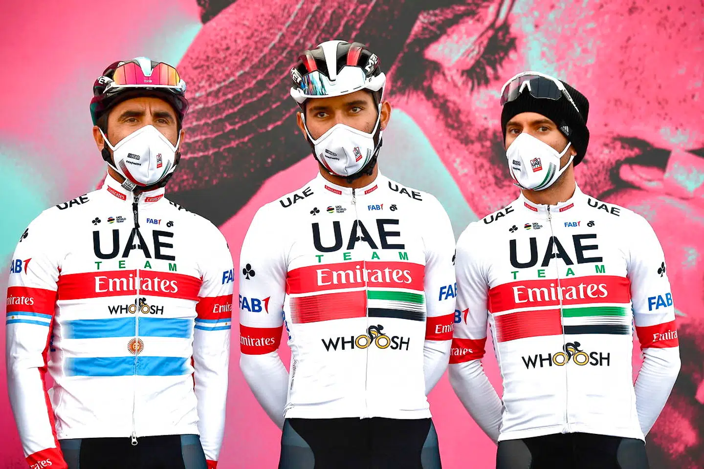 Team UAE mistede både Maximiliano Richeze (tv.) og Fernando Gaviria (i midten) tirsdag i Giroen, da de begge måtte udgå.