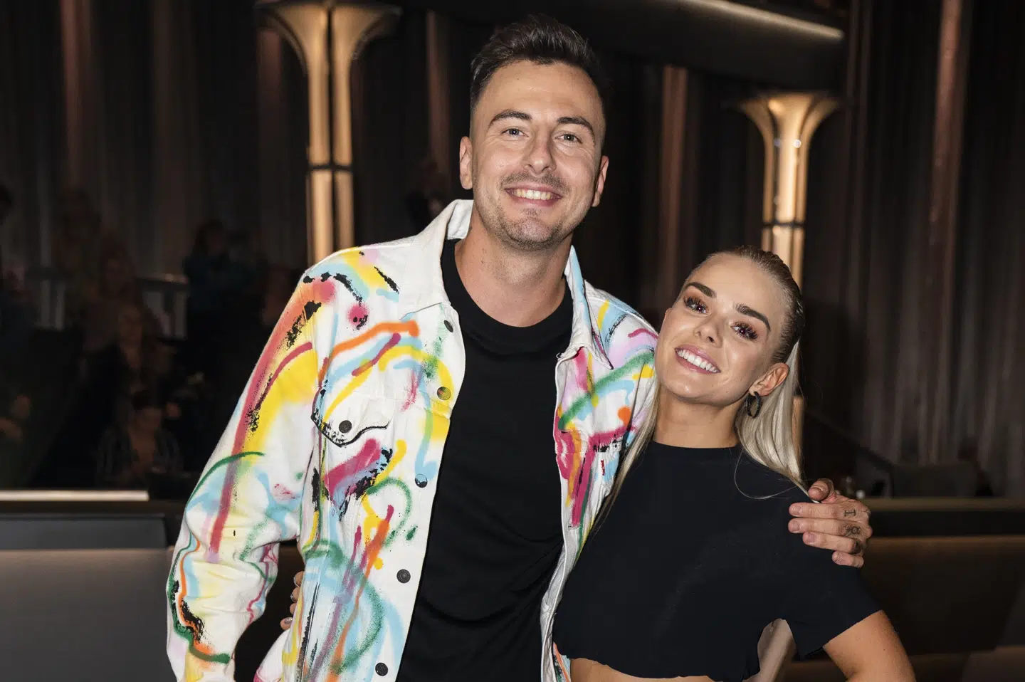 Faustix og Asta Björk er sikret sig i hvert fald to uger mere i Vild med dans. På fredag stemmes ingen par ud, da der samles ind til Knæk Cancer. Martin Sylvest/Ritzau Scanpix