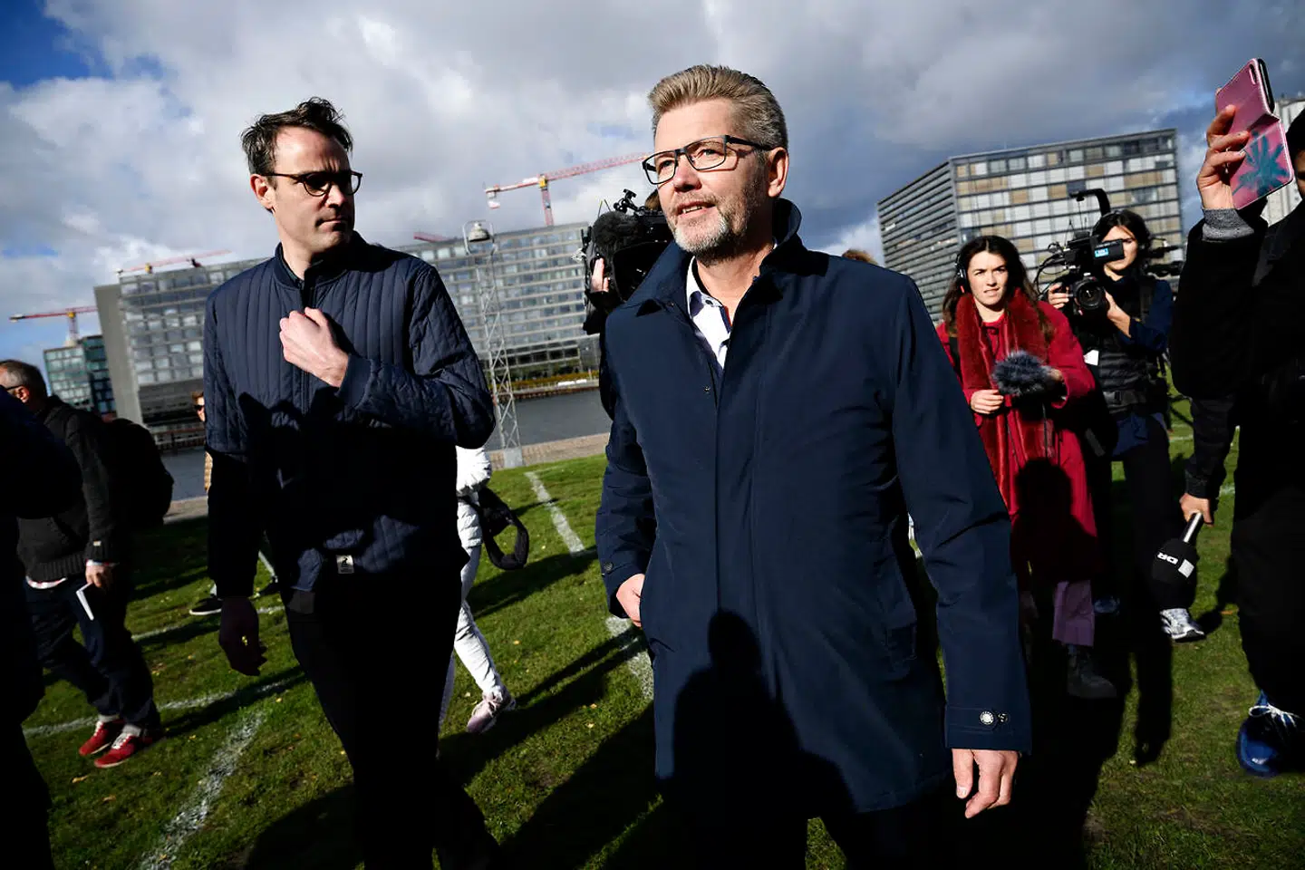 Overborgmester Frank Jensen (S) tager hjem efter at have holdt pressemøde på Islands Brygge i København, mandag 19. oktober 2020. Frank Jensen træder tilbage som overborgmester og som næstformand i Socialdemokratiet, meddelte han på pressemødet. (Foto: Philip Davali/Ritzau Scanpix)