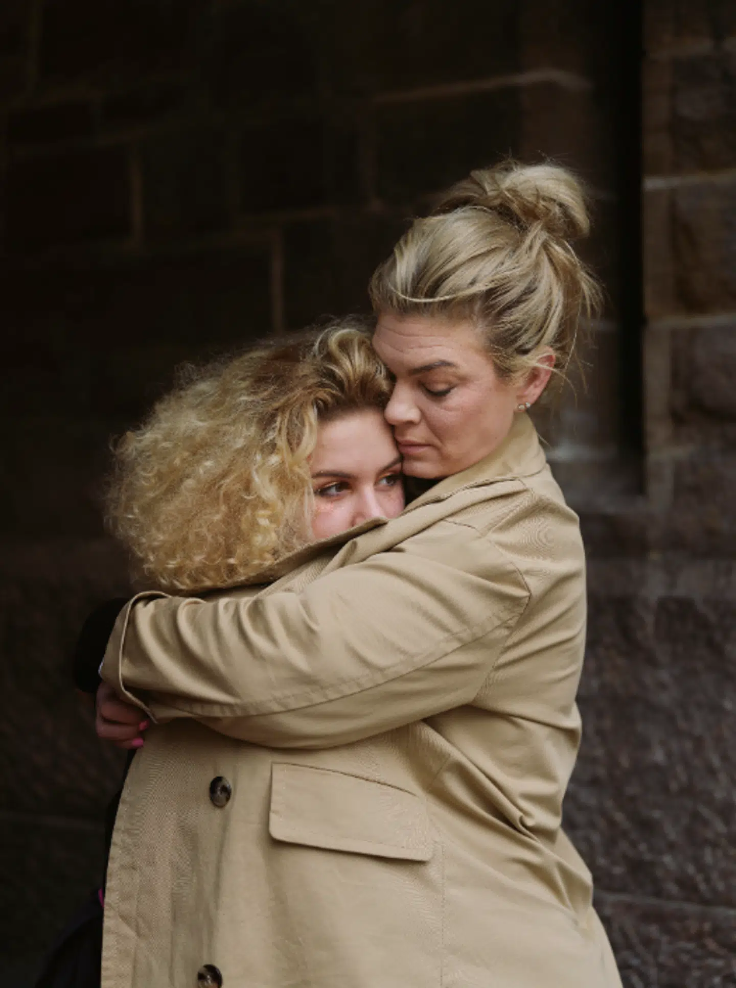 Rosemarie er i dag 17 år, hendes mor Katrine er 38. To gange har Rosemarie haft kræft.