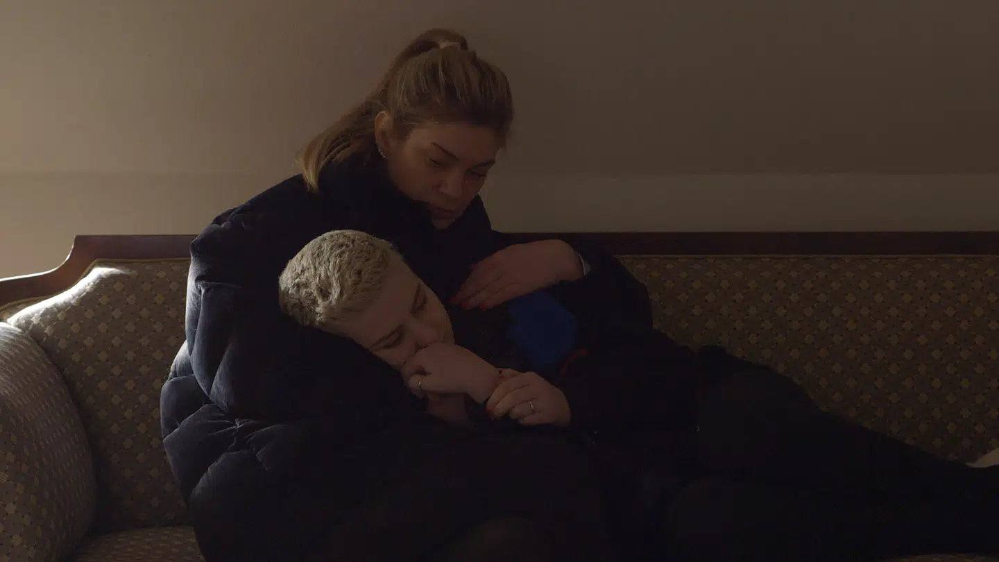 Dokumentarfilmen 'Lever, elsker, savner' viser en mor og en datter, der er tæt knyttet sammen, men som også - på her sin måde - kæmper for at komme sig efter Rosemaries kræftsygdom.