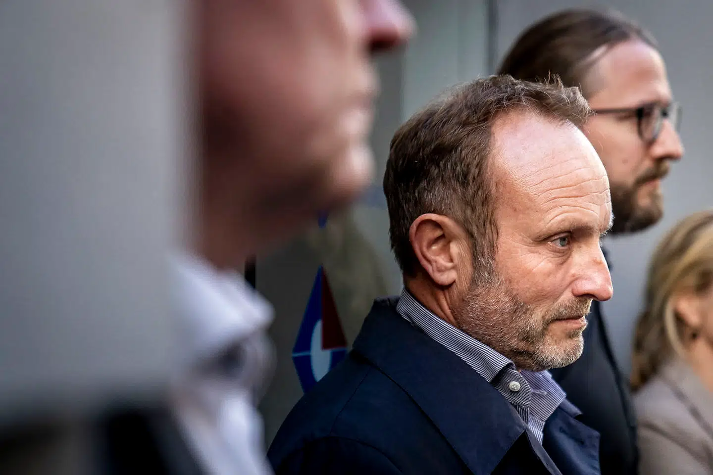 Martin Lidegaard og resten af folketingsgruppen mødte søndag eftermiddag pressen efter et tre timer langt krisemøde. (Foto: Mads Claus Rasmussen/Ritzau Scanpix)