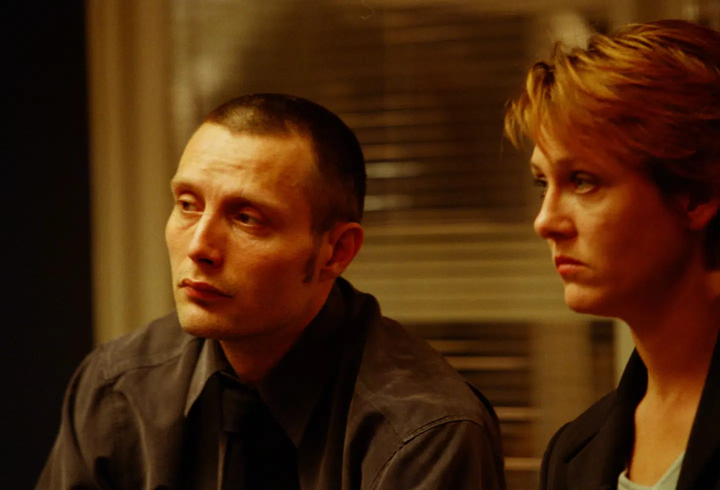 Mads Mikkelsen og Charlotte Fich i Rejseholdet.