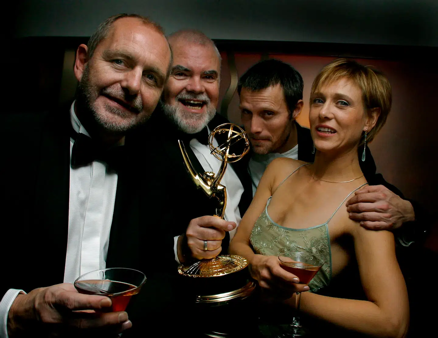 Peter Thorsboe med Sven Clausen, Mads Mikkelsen og Charlotte Fich i USA da Rejseholdet vandt en Emmy for årets bedste udenlandske dramaserie.
