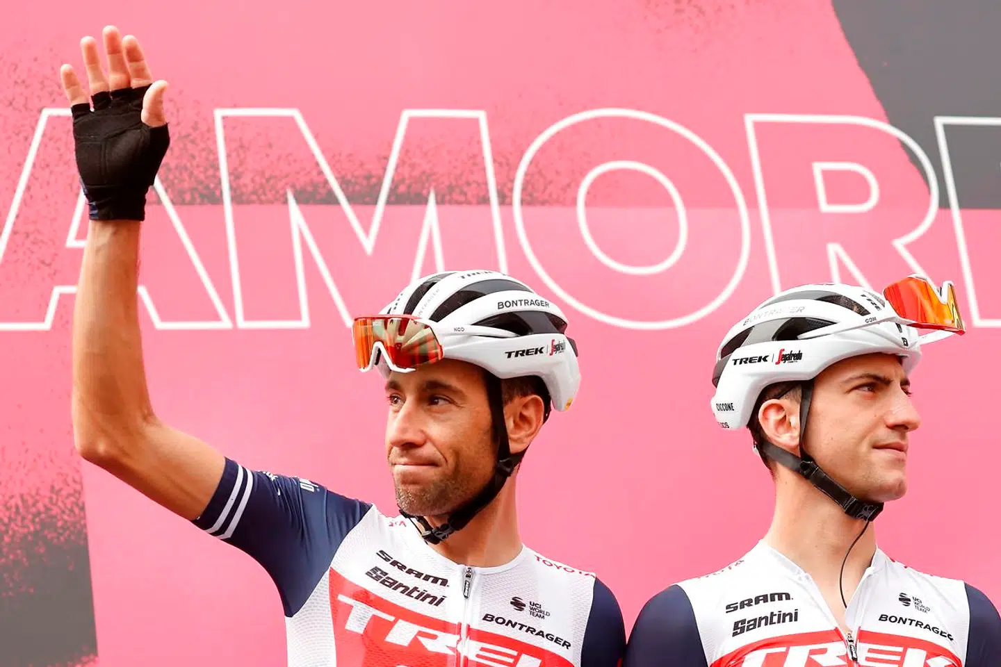 Vincenzo Nibali mister sin vigtige bjergrytter Giulio Ciccone (t.h.)