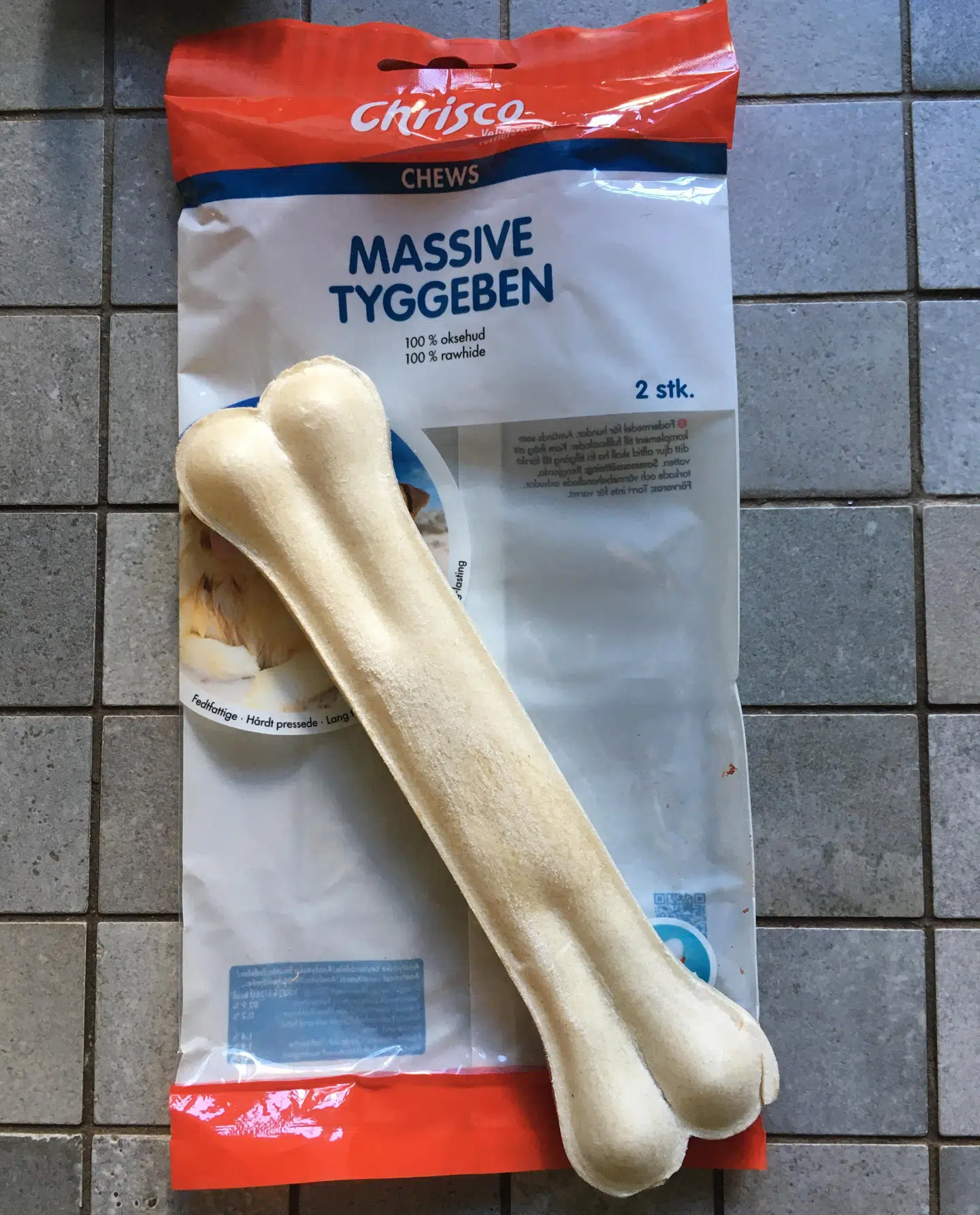 Sådan så det kødben ud, som Ollie fik galt i halsen efter at have tygget på det en times tid.