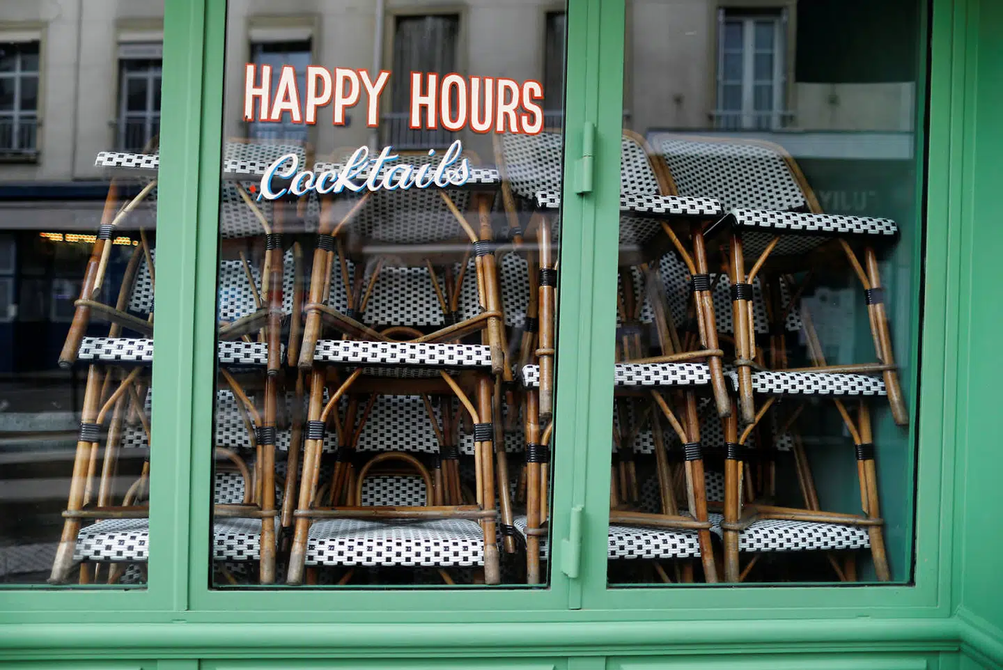 En bar i Paris, der er lukket ned pga. restriktioner.