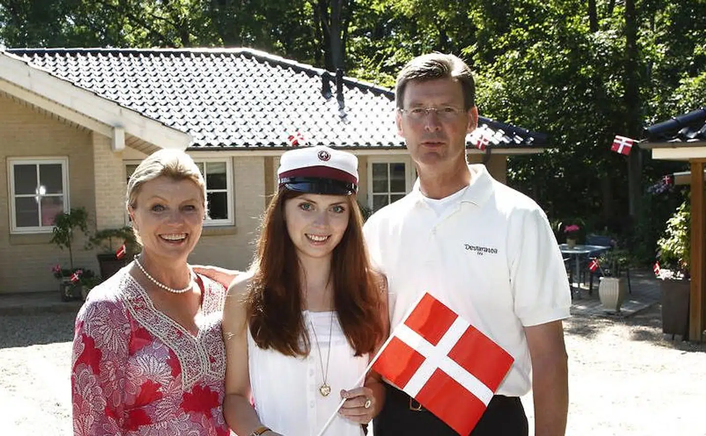 Anne og Hans-Henrik Laxholm viste stolt datteren Lisamaria frem, da hun var blevet student.