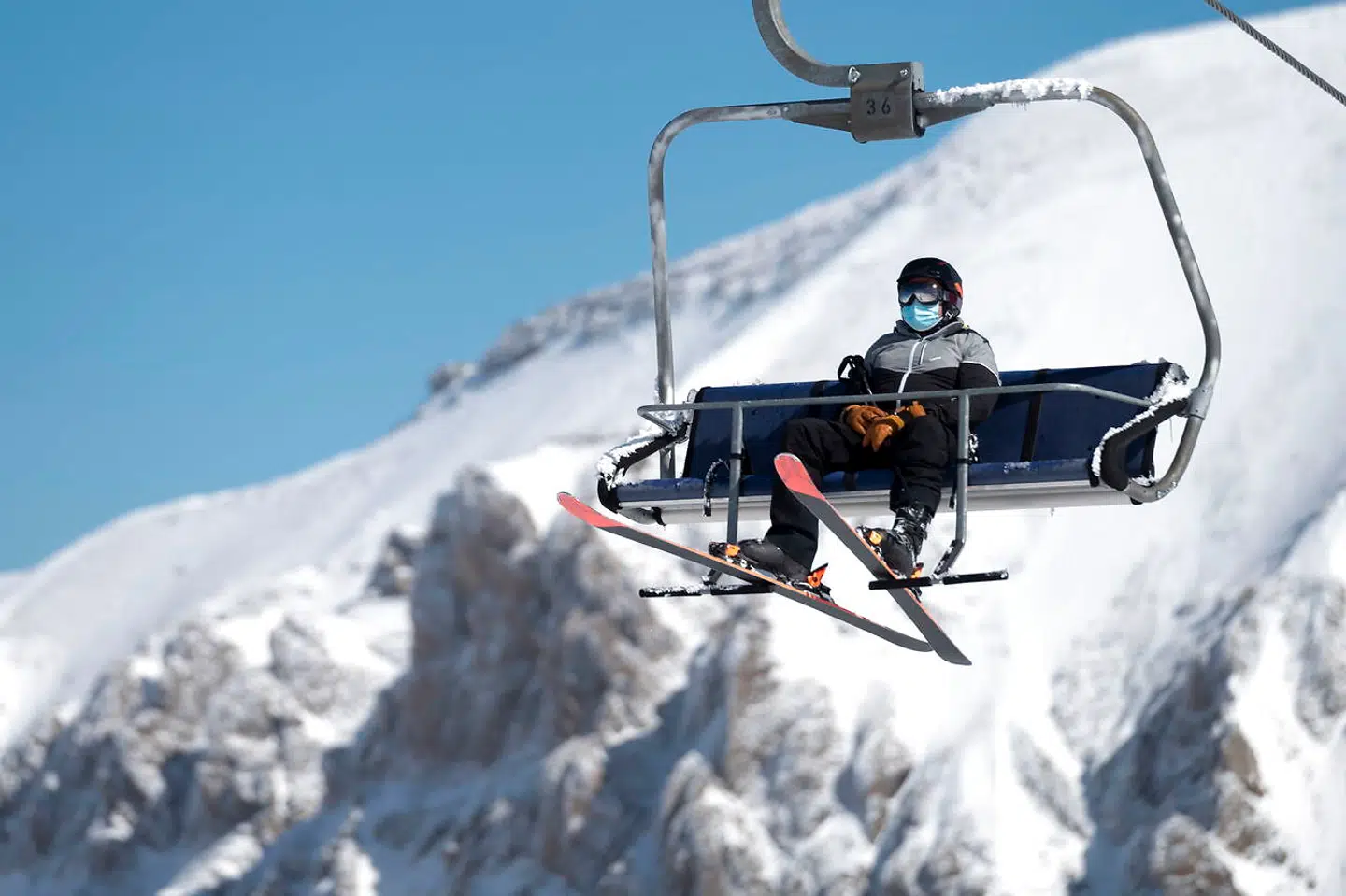 Skru ikke forventningerne alt for højt op med hensyn til 'normal' skiferie den kommende vinter. Særligt i Alperne vil det blive en udfordring, fordi skituristerne her er meget tæt på hinanden.