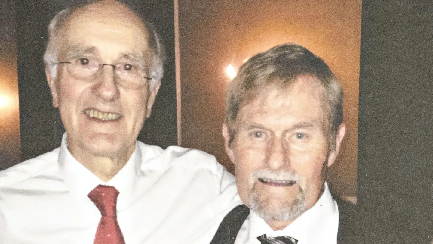 LeifJønsson ses her sammen med den svenske læge, Gösta Pettersson, der udførte transplantationen på Leif i Danmark tilbage i 1990. Foto: Privat.