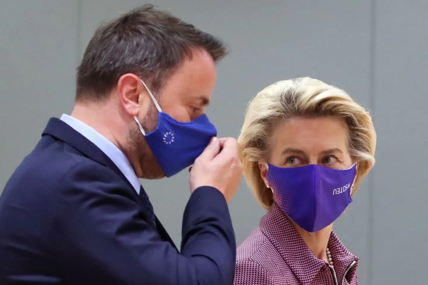 Af forsigtighed har Ursula von der Leyen, EU-Kommissionens formand, forladt et EU-topmøde i Bruxelles. Hun har fået besked om, at en af hendes ansatte er smittet med coronavirus. Yves Herman/Ritzau Scanpix