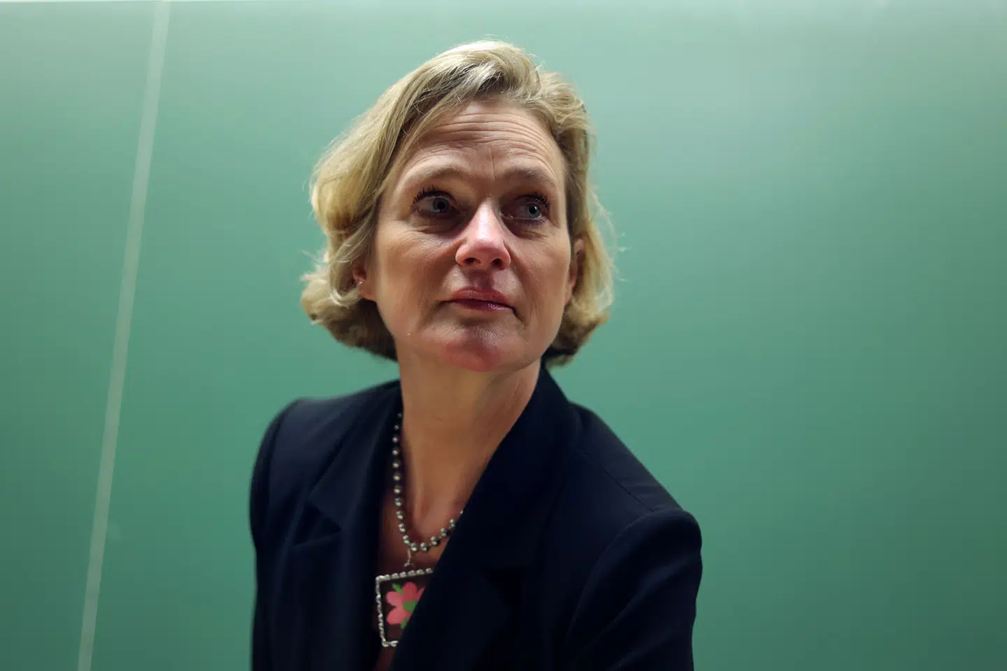 Den belgiske kunstner Delphine Boël, der nu bærer det royale navn Delphine de Saxe-Cobourg, har for første gang mødt sin halvbror, den nuværende kong Phillipe. Her ses hun, da hun tidligere på måneden vandt retten til at kalde sig prinsesse og datter af den nu abdicerede kong Albert II. Kenzo Tribouillard/Ritzau Scanpix