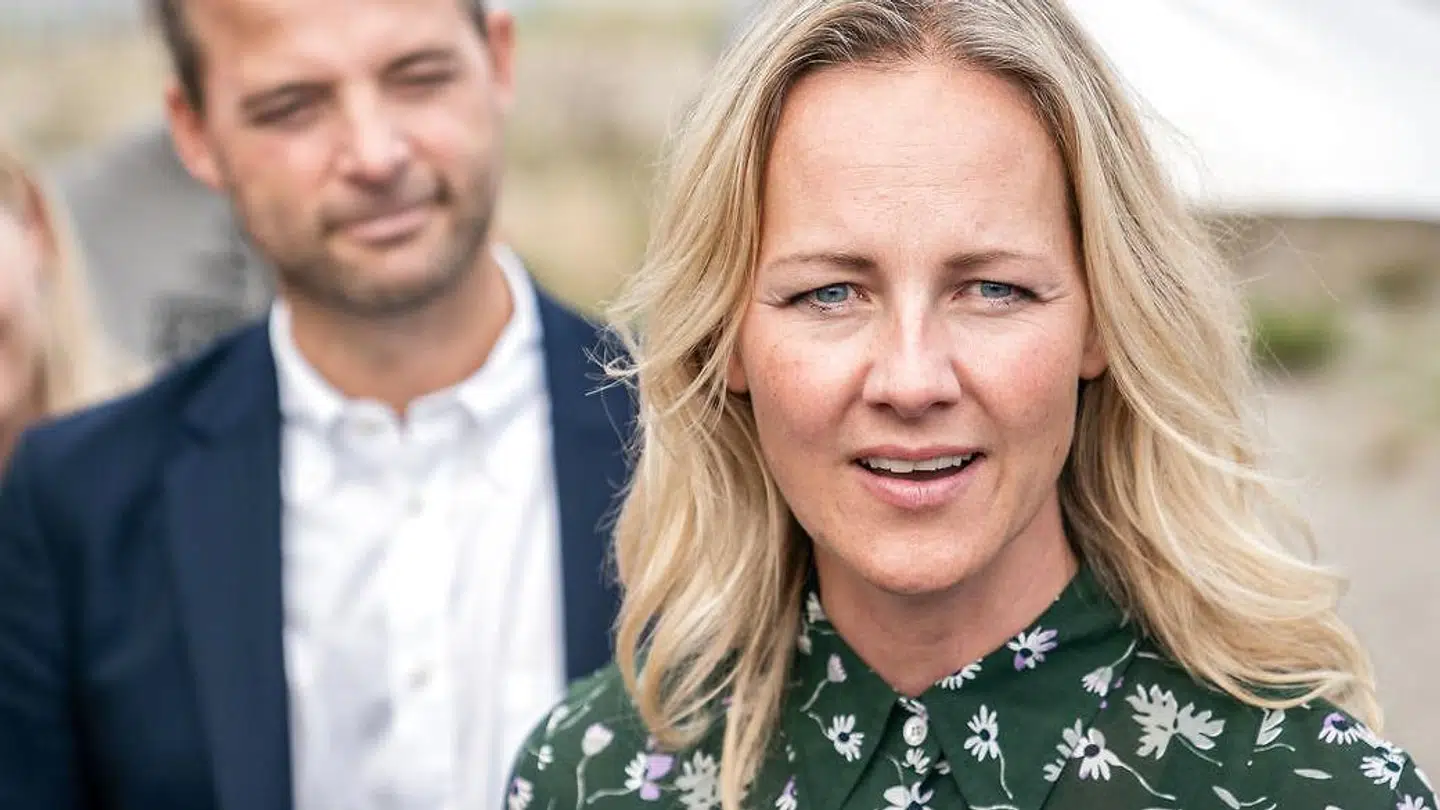Sygemeldte Ida Auken er med et meget omtalt indlæg på Facebook kommet med hård kritik af den nye partiformand Sofie Carsten Nielsen.