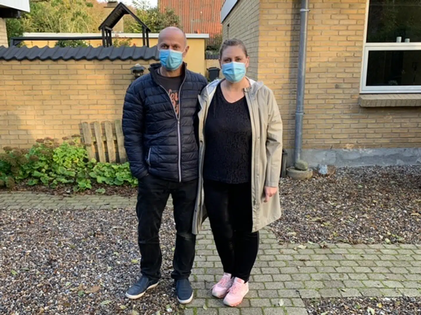 »Det er hele vores livsgrundlag, der er truet. I hele det her corona-helvede har politikerne jo ellers hele tiden sagt, at med coronavirus er det en speciel situation, som kræver specielle løsninger. Men det gælder åbenbart bare ikke, når man er minkavler,« siger 37-årige Stine Vestmark, hvis mand Claus har 15.000 mink og aldrig har beskæftiget sig med andet end minkavl.Foto: Jens Anton Havskov