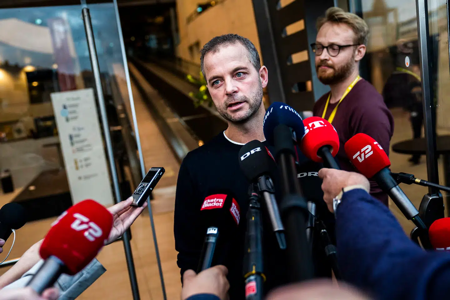 Morten Østergaard melder sin afgang efter gruppemøde i den Sorte Diamant København. Sofie Carsten Nielsen overtager titlen som politisk leder hos de Radikale.De Radikale holder gruppemøde efter flere dagens tumlen rundt med Lotte Rods krænkelsessag, i den Sorte Diamant i København, onsdag den 7. oktober 2020. (Foto: Martin Sylvest)