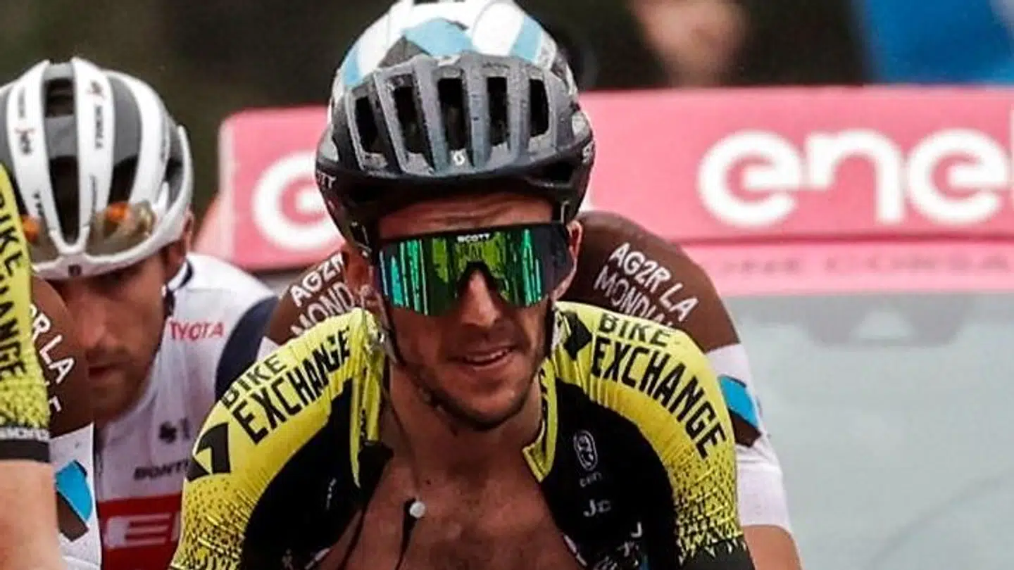 Simon Yates trak sig fra Giro d'Italia efter en positiv coronaprøve.