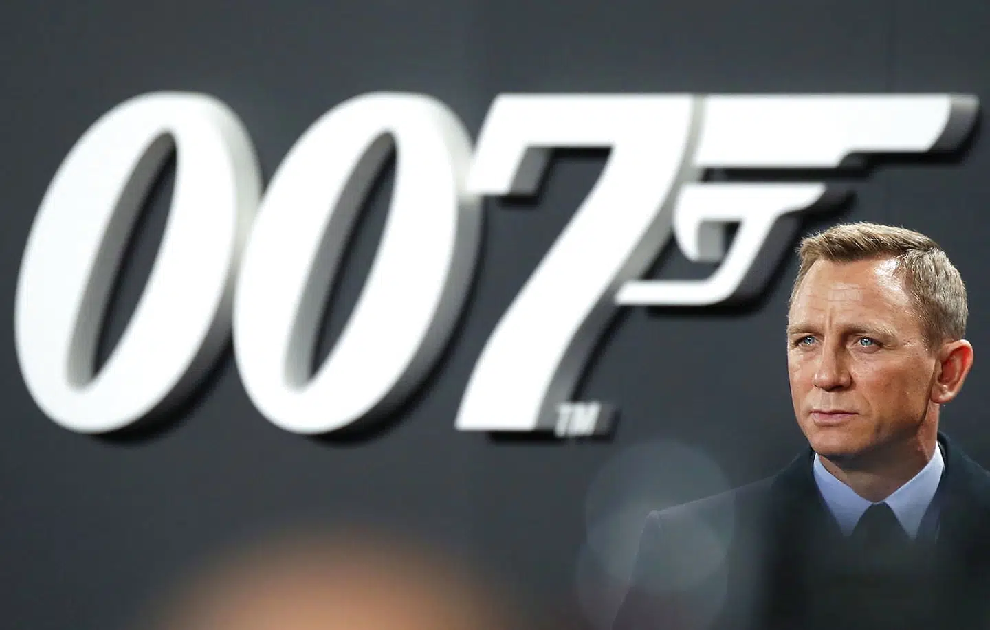Daniel Craig må vente lidt endnu på at kunne vise den nye James Bond-film.