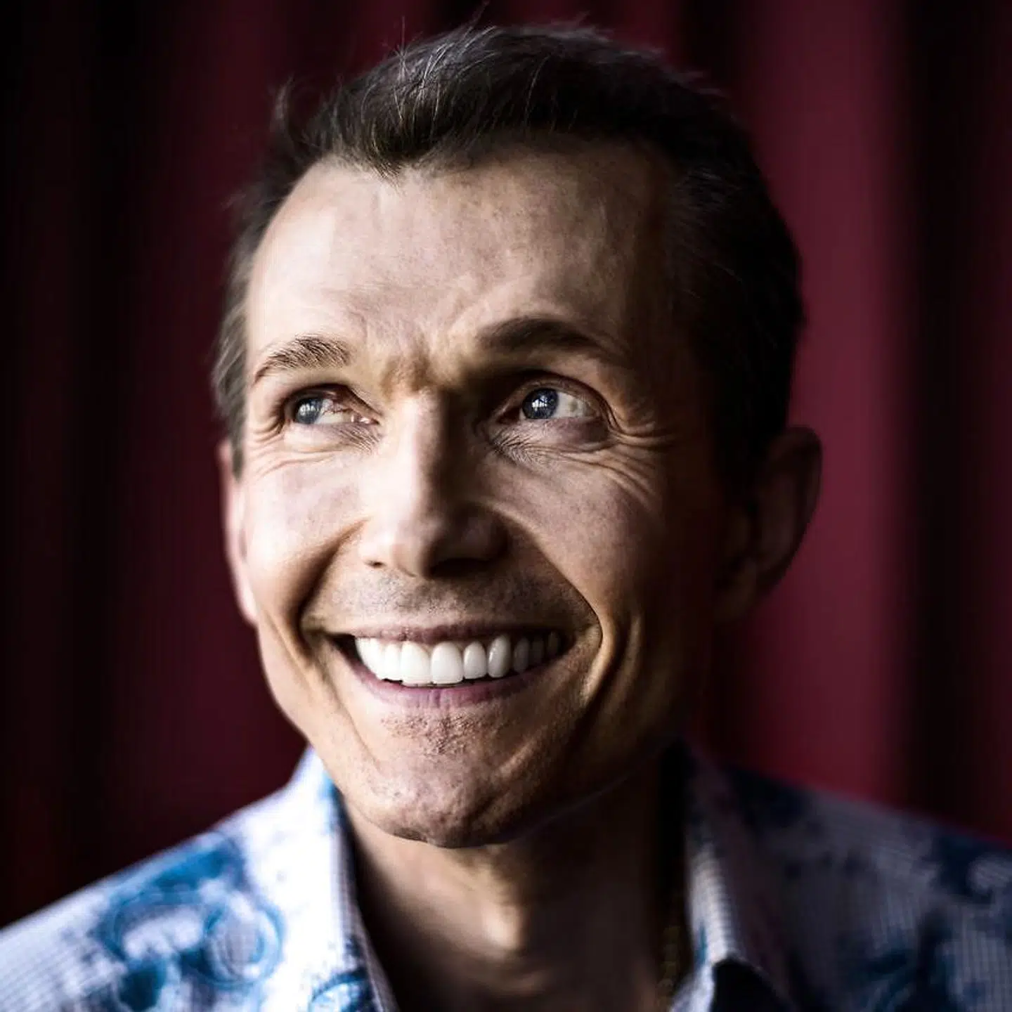Som man kender ham bedst: Med smil fra øre til øre.