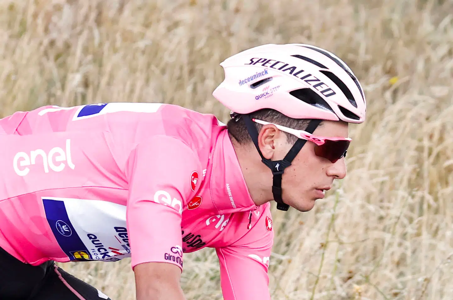 Unge João Almeida fører stadig Giro d'Italia.