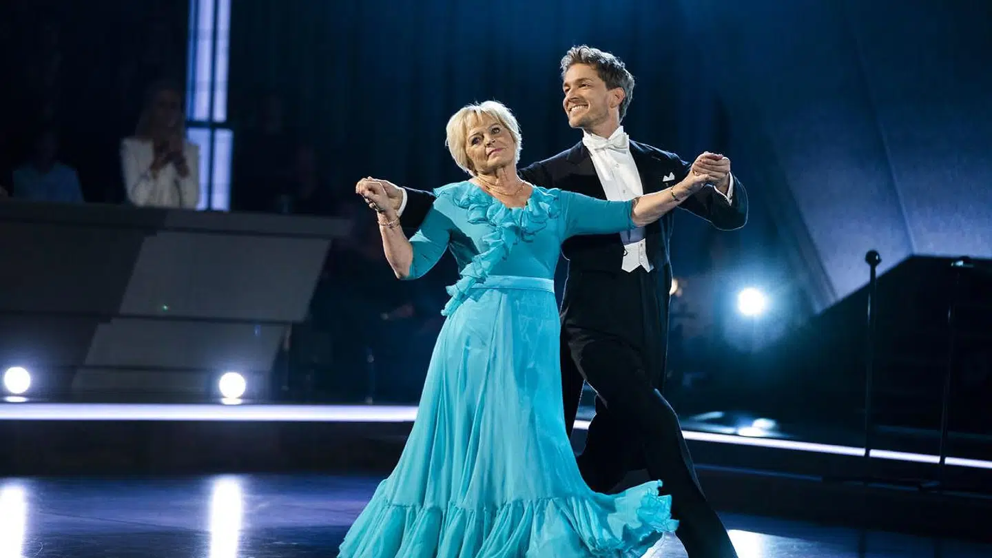 Hilda Heick og Michael Olesen dansede sig fredag videre med en vals.