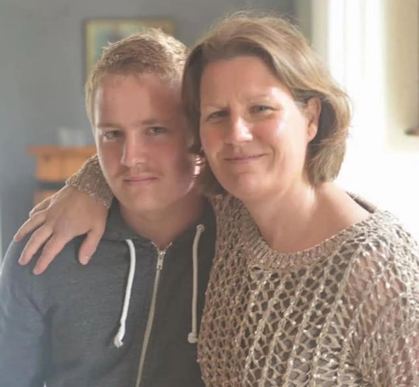 Christina Løtzch sammen med sin søn Daniel, der endte sit liv på gaden efter at være blevet smidt ud af sit bosted