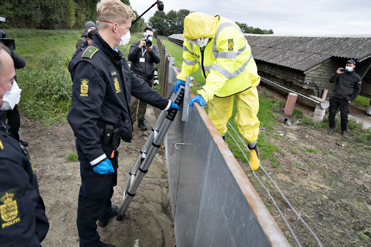 Politiet tiltvang sig fredag adgang til Thorbjørn Jepsens minkfarm på Drøvten i Gjøl. Henning Bagger/Ritzau Scanpix