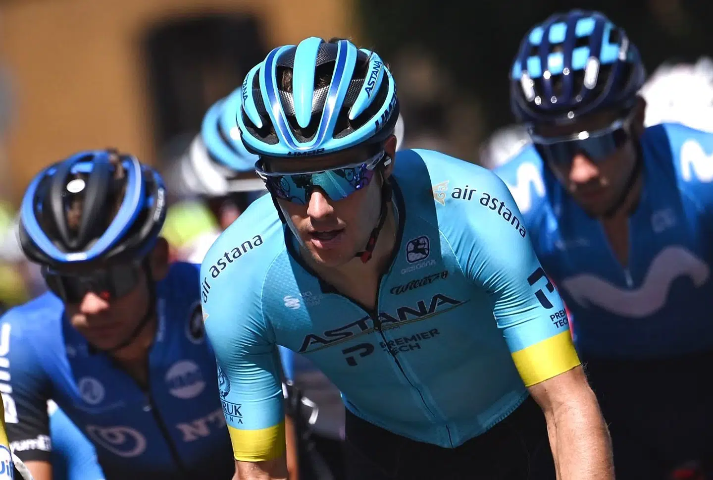 (ARKIV) Astana Pro Team Denmark rider Jakob Fuglsang rides the 114th edition of the giro di Lombardia (Tour of Lombardy), a 231 km cycling race from Bergamo to Como on August 15, 2020.Jakob Fuglsang har lagt sæsonen an på at kulminere i Giro d'Italia, hvor han er podiekandidat og forventes at levere karrierens bedste grand tour-resultat. Det skriver Ritzau, fredag den 2. oktober 2020.. (Foto: MARCO BERTORELLO/Ritzau Scanpix)