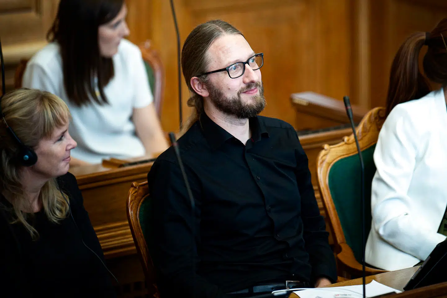 Sundhedsordfører for De Radikale, Stinus Lindgreen, kalder det 'tudetosset', at regeringen intet gør ved, at udenlandske læger skal vente i årevis for at få lov til at praktisere i Danmark.