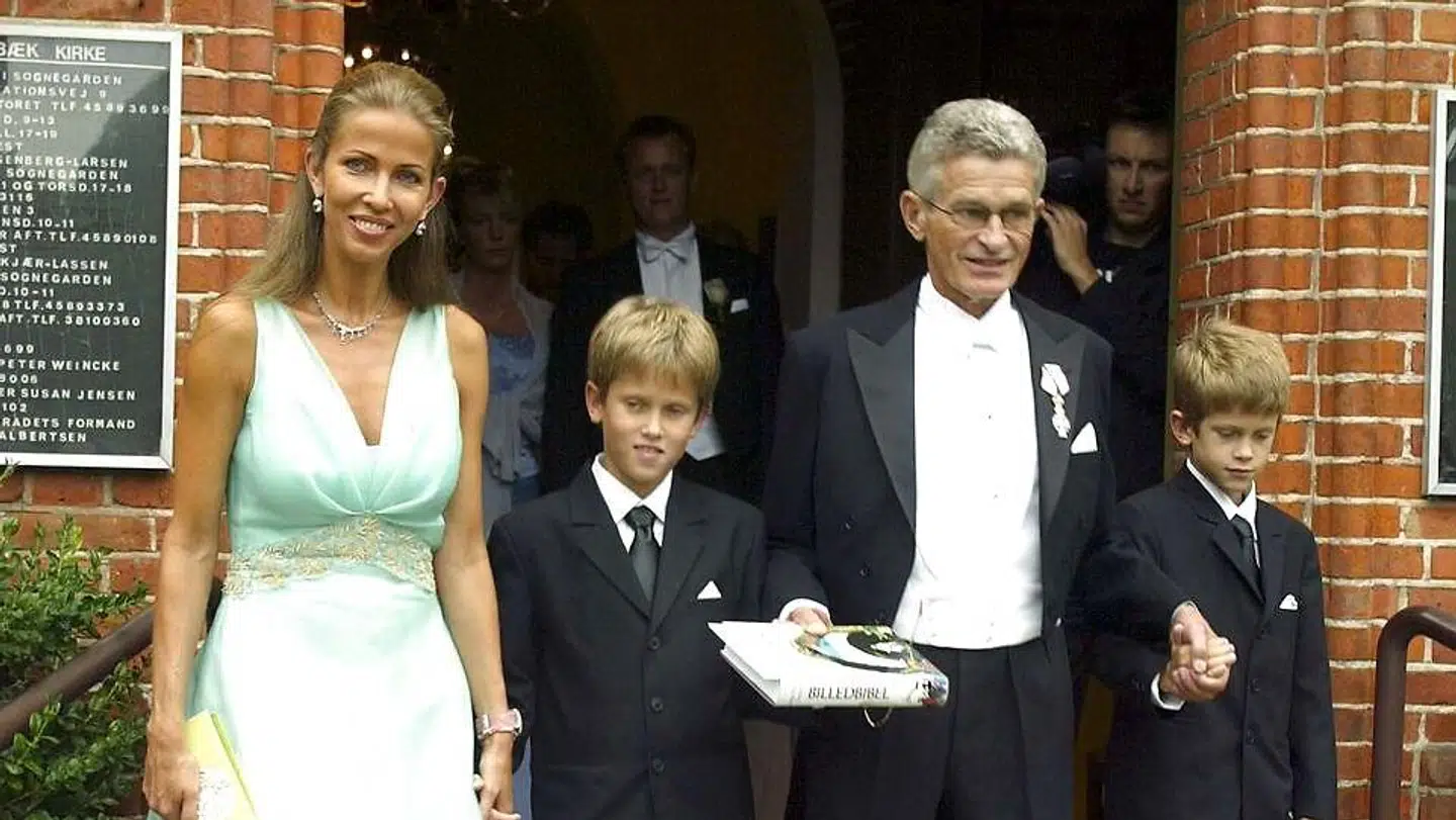 Henriette Zobel og Peter Zobel ses her sammen med deres to sønner ved Rigmor Zobels bryllup.