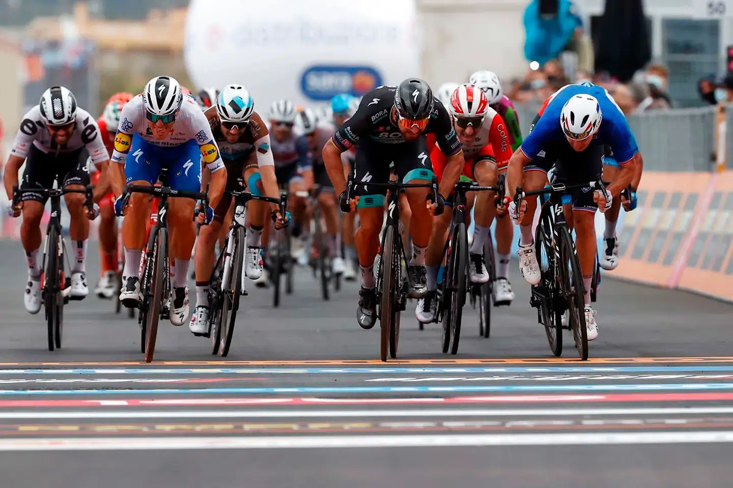 Team Groupama-FDJ rider France's Arnaud Demare (R) sprints in the last meters to cross the finish line to win, ahead of Team Bora rider Slovakia's Peter Sagan (C) and Team Deceuninck rider Italy's Davide Ballerini (L) the 4th stage of the Giro d'Italia 2020 cycling race, a 140-kilometer route between Catania and Villafranca Tirrena, Sicily, on October 6, 2020. (Photo by Luca Bettini / AFP)